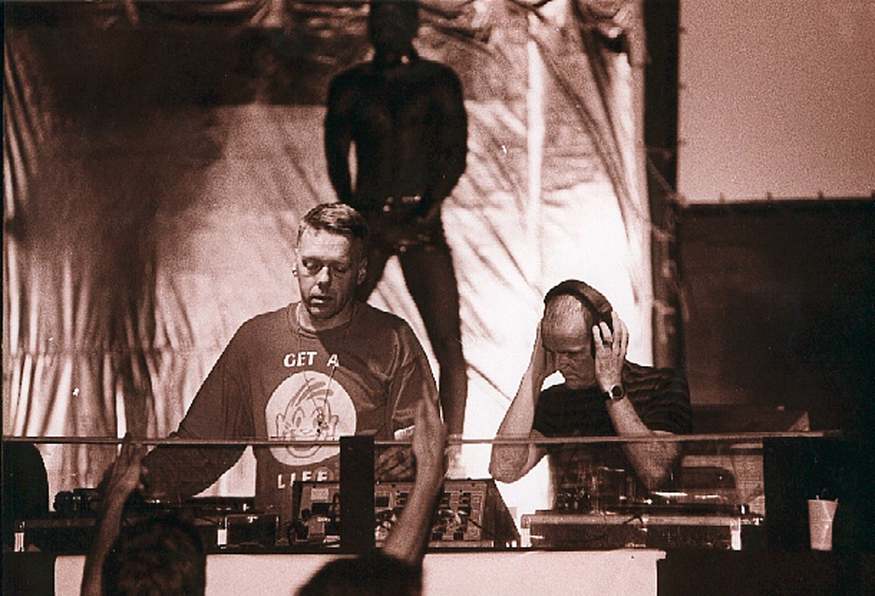 image of a concert crowd